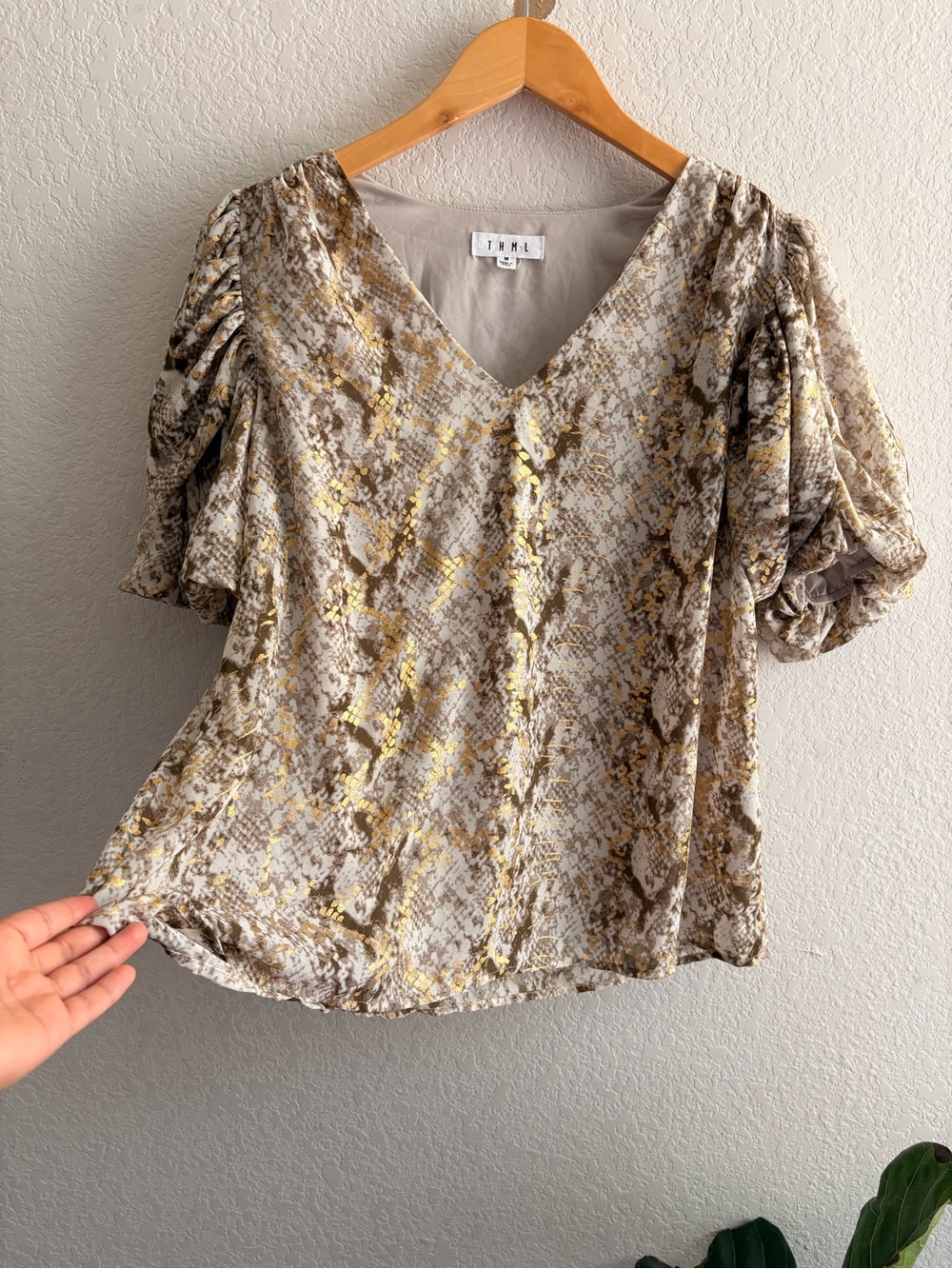 THML Cobra Metallic Snake Short Sleeve Top Gold V-Neck Puff Sleeve Blouse M